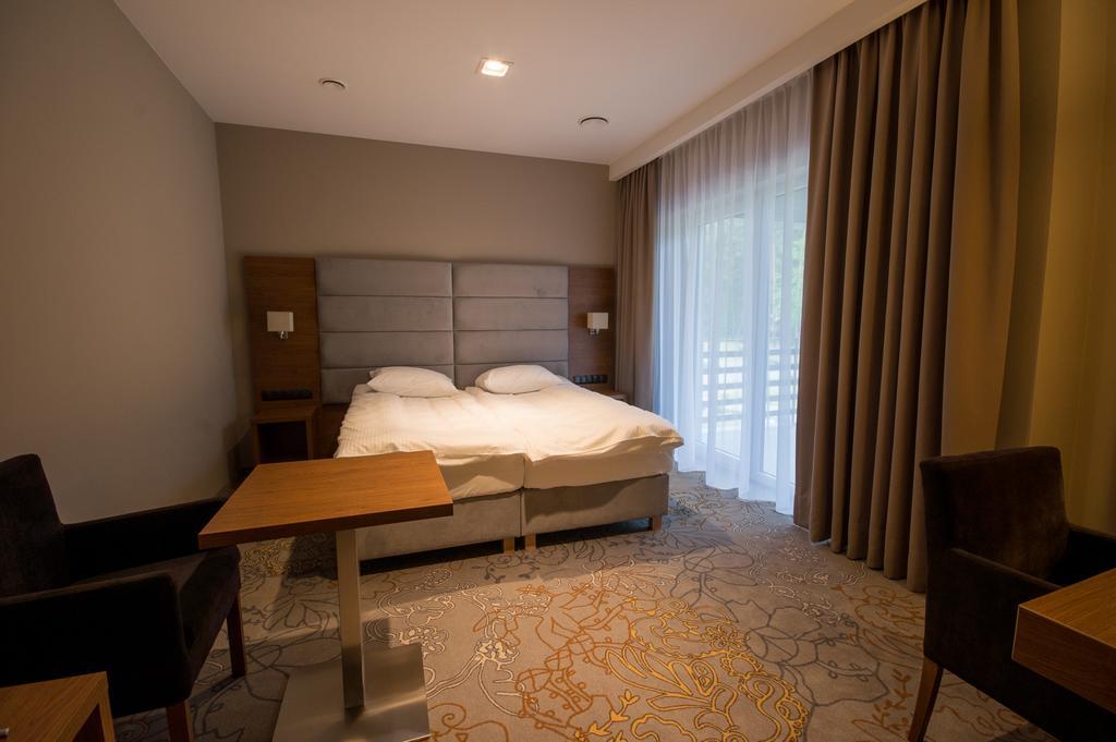 Rezydencja Sosnowa Luxury Hotel يانوف لوبلسكي المظهر الخارجي الصورة