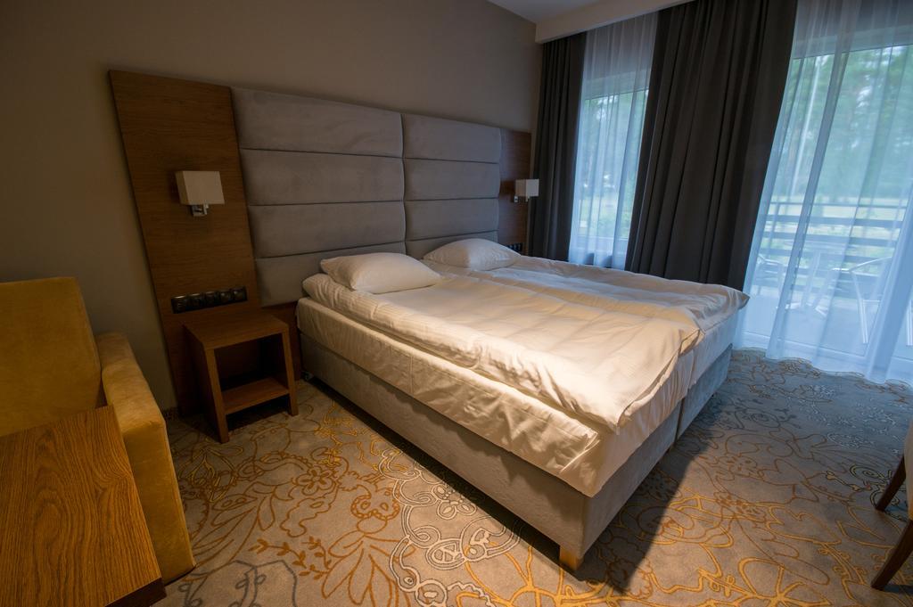 Rezydencja Sosnowa Luxury Hotel يانوف لوبلسكي المظهر الخارجي الصورة