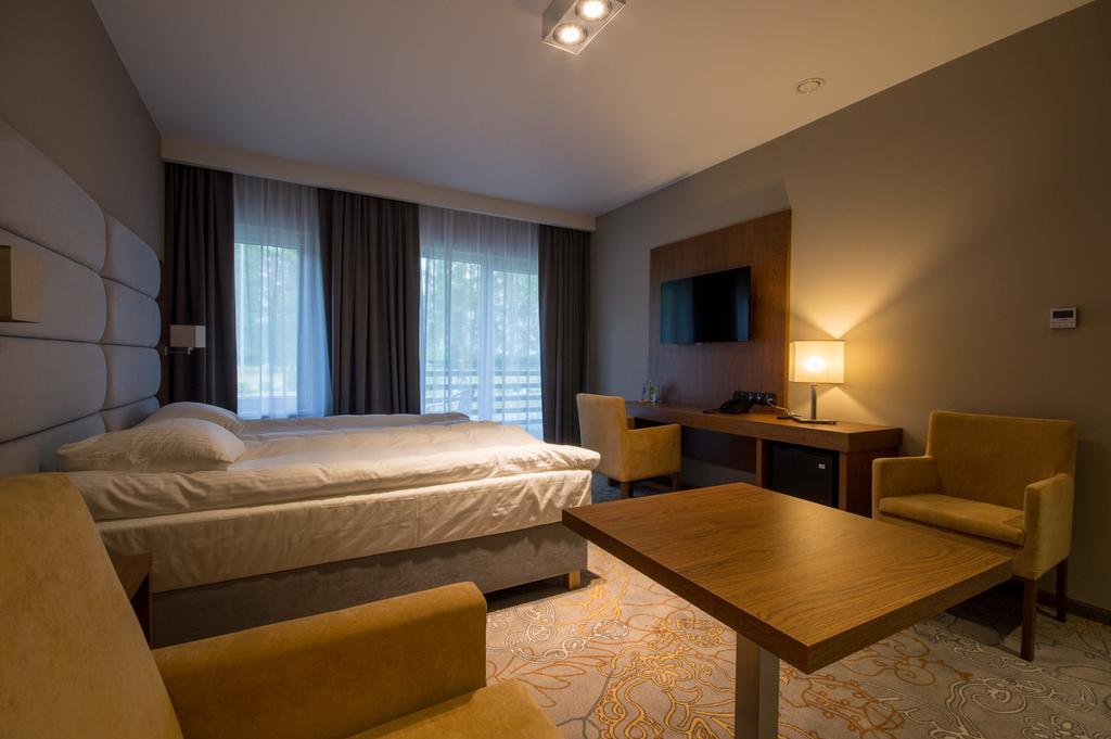 Rezydencja Sosnowa Luxury Hotel يانوف لوبلسكي المظهر الخارجي الصورة