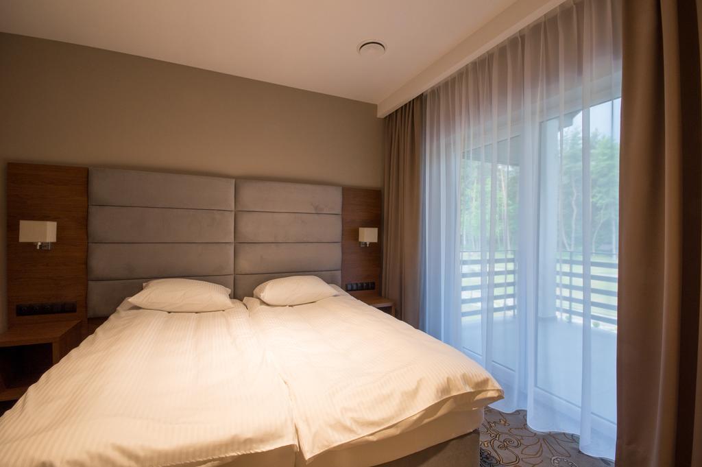 Rezydencja Sosnowa Luxury Hotel يانوف لوبلسكي المظهر الخارجي الصورة