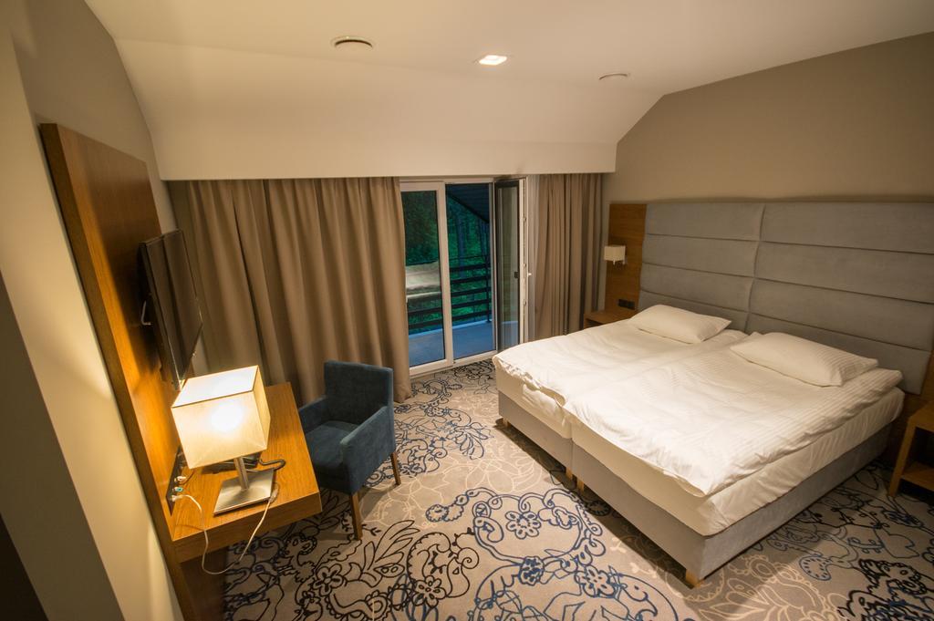 Rezydencja Sosnowa Luxury Hotel يانوف لوبلسكي المظهر الخارجي الصورة