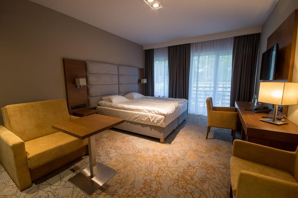 Rezydencja Sosnowa Luxury Hotel يانوف لوبلسكي المظهر الخارجي الصورة