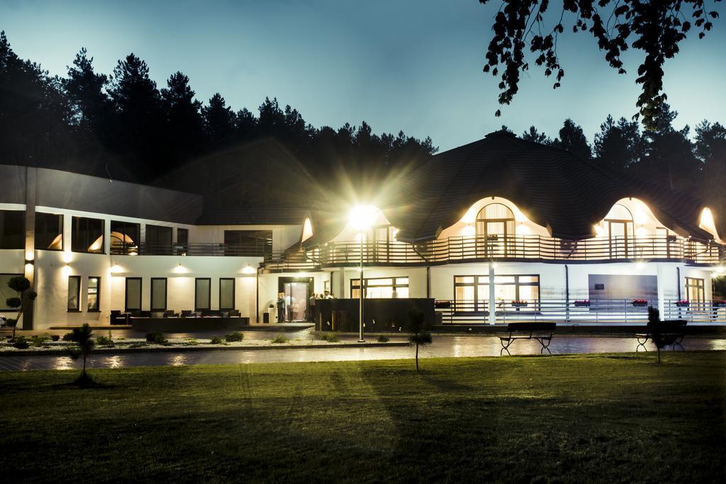 Rezydencja Sosnowa Luxury Hotel يانوف لوبلسكي المظهر الخارجي الصورة