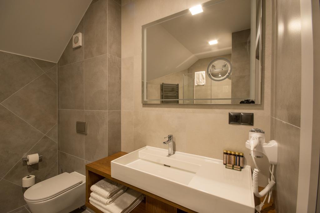 Rezydencja Sosnowa Luxury Hotel يانوف لوبلسكي الغرفة الصورة