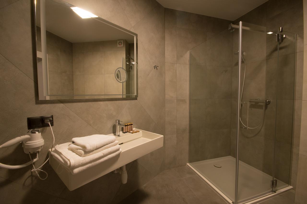 Rezydencja Sosnowa Luxury Hotel يانوف لوبلسكي الغرفة الصورة