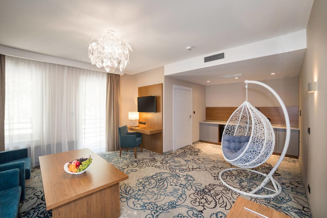 Rezydencja Sosnowa Luxury Hotel يانوف لوبلسكي المظهر الخارجي الصورة